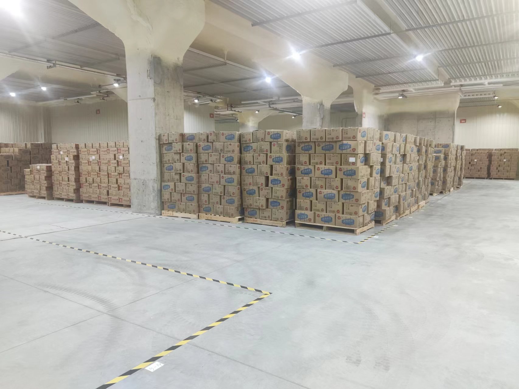 領鮮冷鏈攜手食品企業，提供專業冷凍倉儲服務，助力酒店用品高效配送